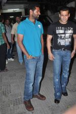 Salman Khan at Bitto Boss spl screening at Ketnav, Mumbai on 13th April 2012 (40).jpg